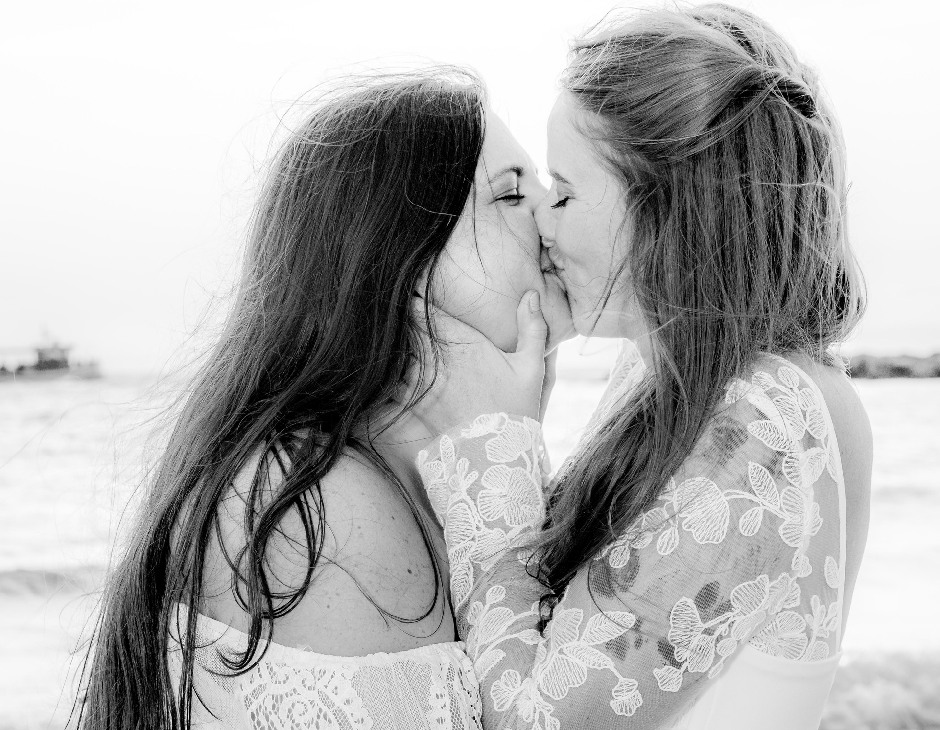Photo courtesy Will Simpson Photography Madison (left) and Maddie (right)