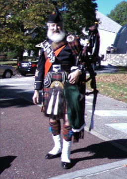 Pipe Major Jonathan Henken